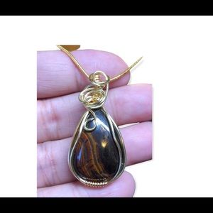 ❤️Mugglestone pendant and chain -tiger iron